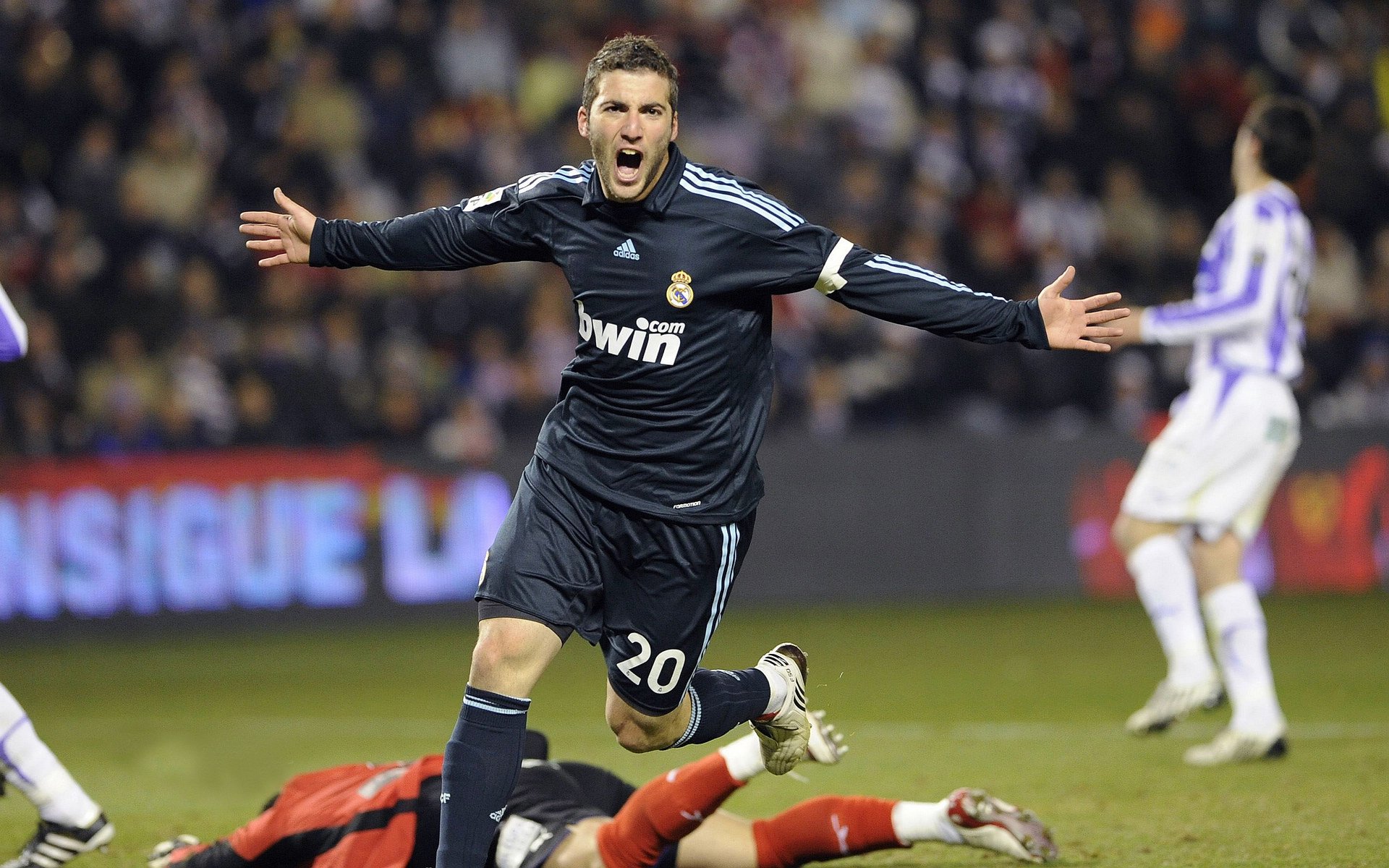 九游-_勇士队外线手感火热，点燃赛场_，勇士的队