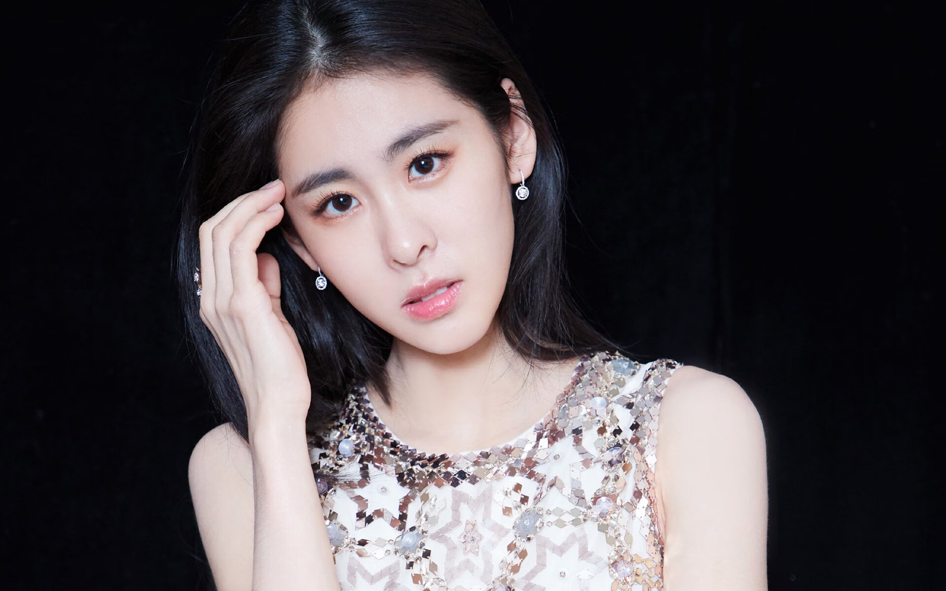 “关键时刻，定胜负的那一棒是否会写入史册？”，定胜负的意思