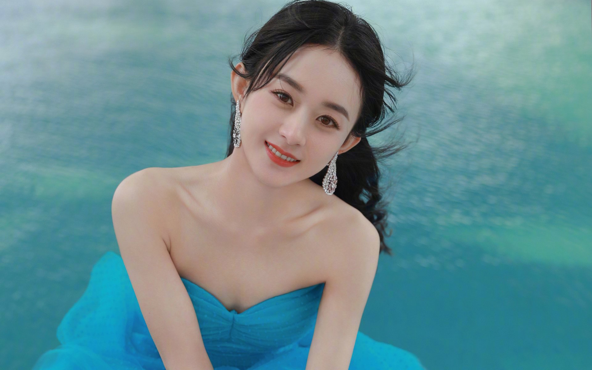 九游-国足教练组研究多国战术风格融合，国足教练团队成员