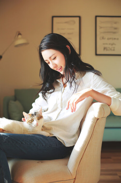 意大利举重选手在男子比赛中获得金牌，67公斤举重意大利选手